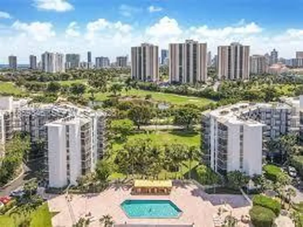 20500 W Country Club Drive Aventura FL 33180