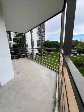 20500 W Country Club Drive Aventura FL 33180