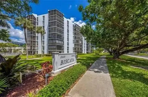 20500 W Country Club Drive Aventura FL 33180