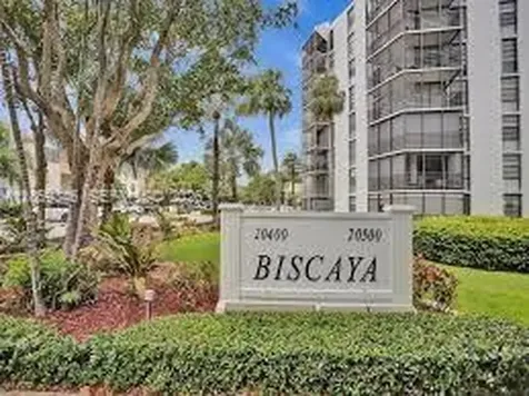 20500 W Country Club Drive Aventura FL 33180