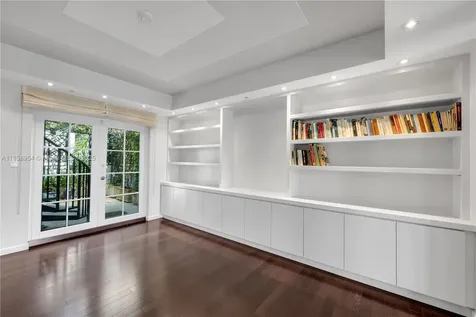 243 Meridian Avenue Miami Beach FL 33139