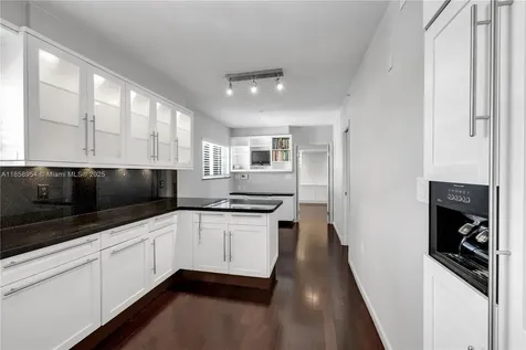 243 Meridian Avenue Miami Beach FL 33139