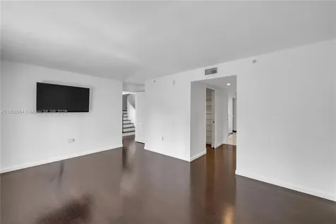 243 Meridian Avenue Miami Beach FL 33139