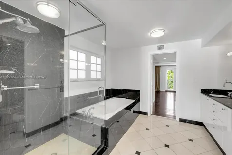 243 Meridian Avenue Miami Beach FL 33139