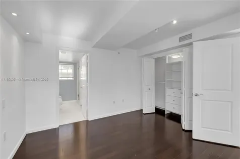 243 Meridian Avenue Miami Beach FL 33139