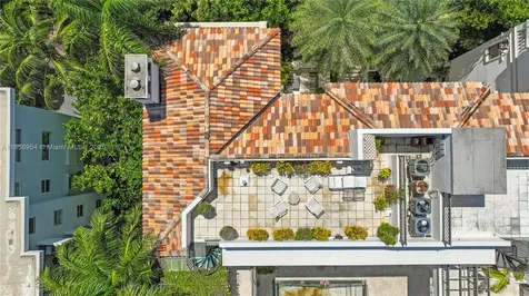 243 Meridian Avenue Miami Beach FL 33139