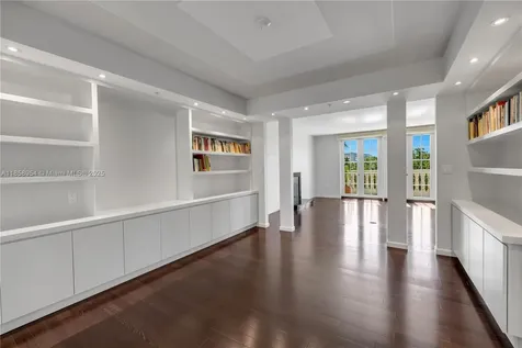 243 Meridian Avenue Miami Beach FL 33139
