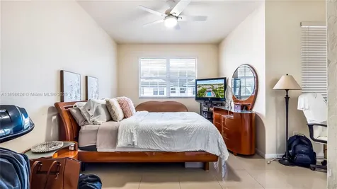 3087 NW 30th Place Oakland Park FL 33311