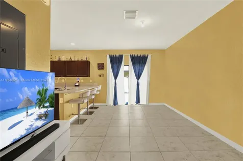 10480 W 33rd Lane Hialeah FL 33018