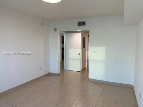31 SE 5th Street Miami FL 33131