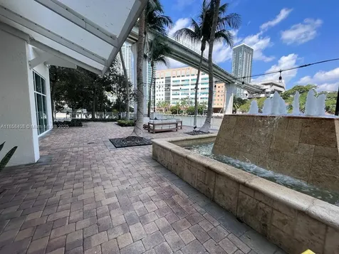 31 SE 5th Street Miami FL 33131