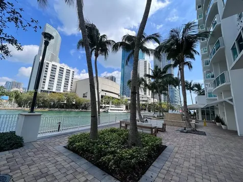 31 SE 5th Street Miami FL 33131