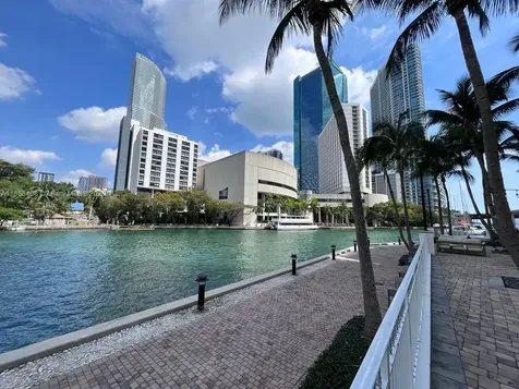 31 SE 5th Street Miami FL 33131
