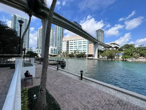 31 SE 5th Street Miami FL 33131