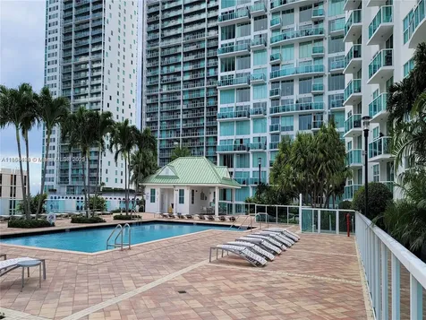 31 SE 5th Street Miami FL 33131