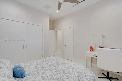 2521 SW 105th Avenue Miami FL 33165