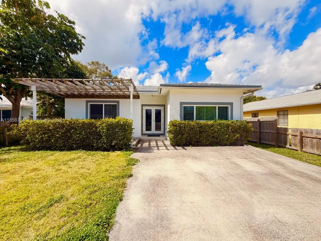 14 SW 7th Avenue Dania Beach FL 33004