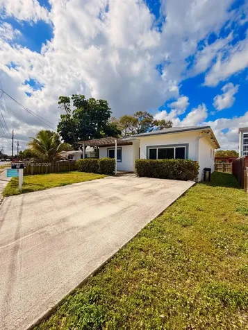 14 SW 7th Avenue Dania Beach FL 33004