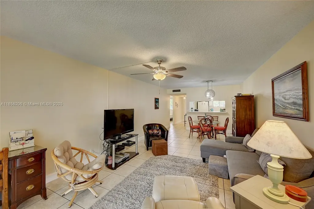 3186 Via Poinciana Lake Worth FL 33467