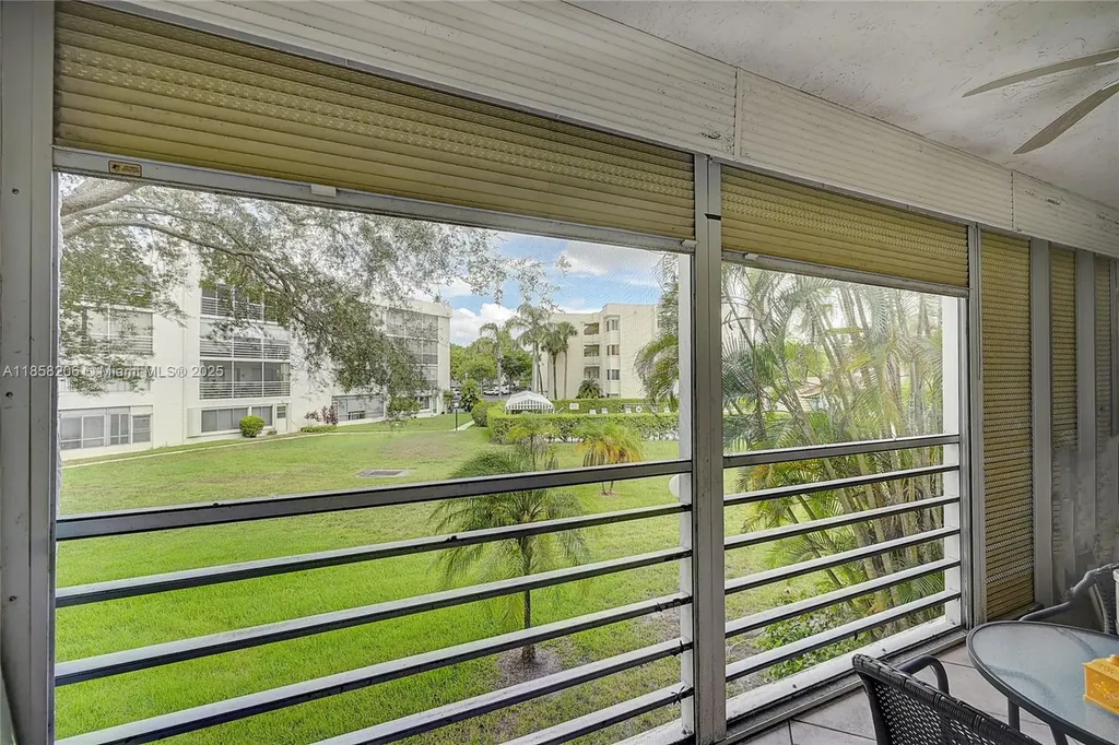 3186 Via Poinciana Lake Worth FL 33467