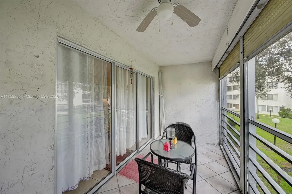 3186 Via Poinciana Lake Worth FL 33467