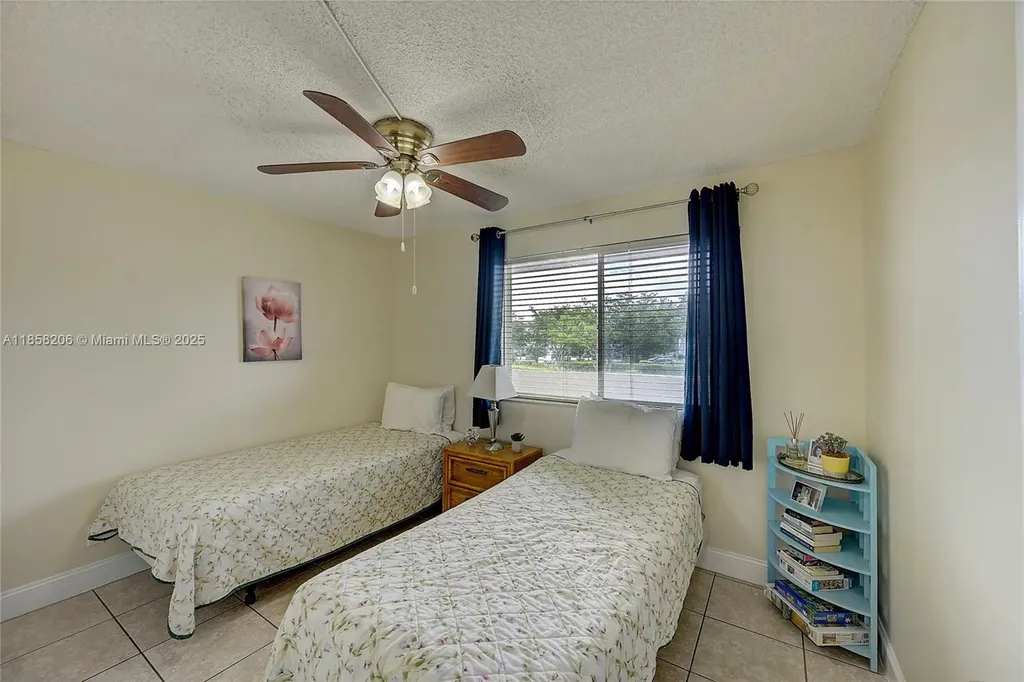 3186 Via Poinciana Lake Worth FL 33467
