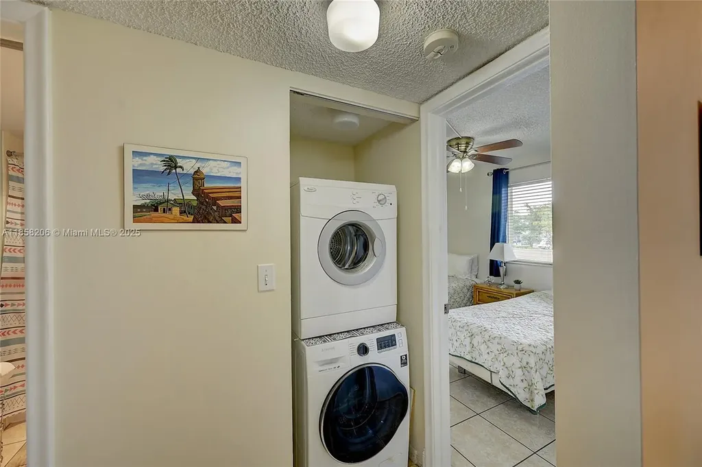 3186 Via Poinciana Lake Worth FL 33467