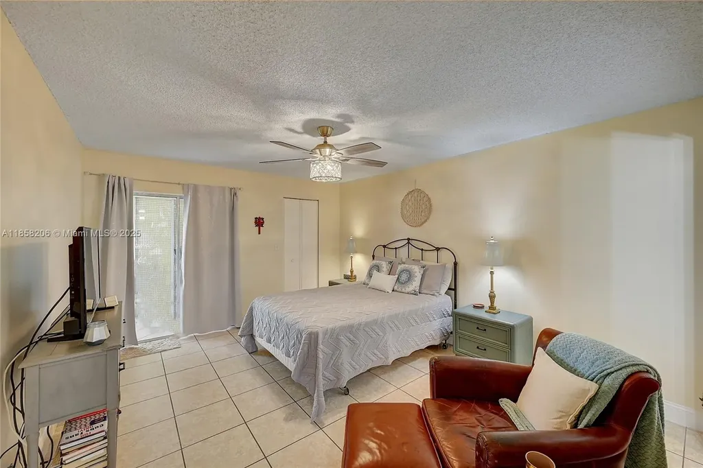 3186 Via Poinciana Lake Worth FL 33467