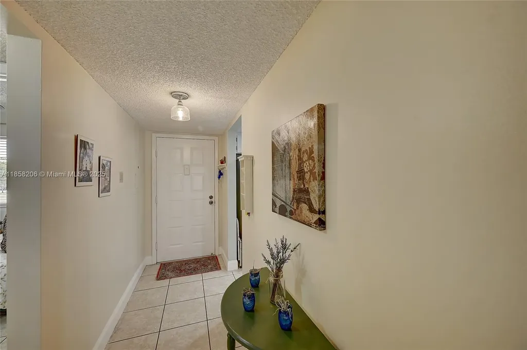 3186 Via Poinciana Lake Worth FL 33467