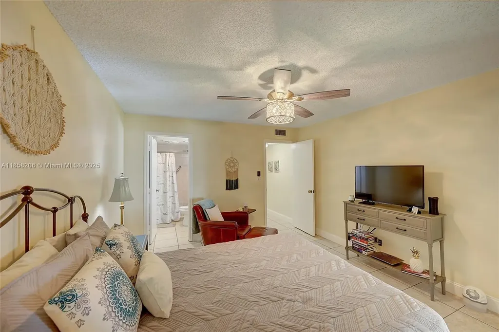 3186 Via Poinciana Lake Worth FL 33467