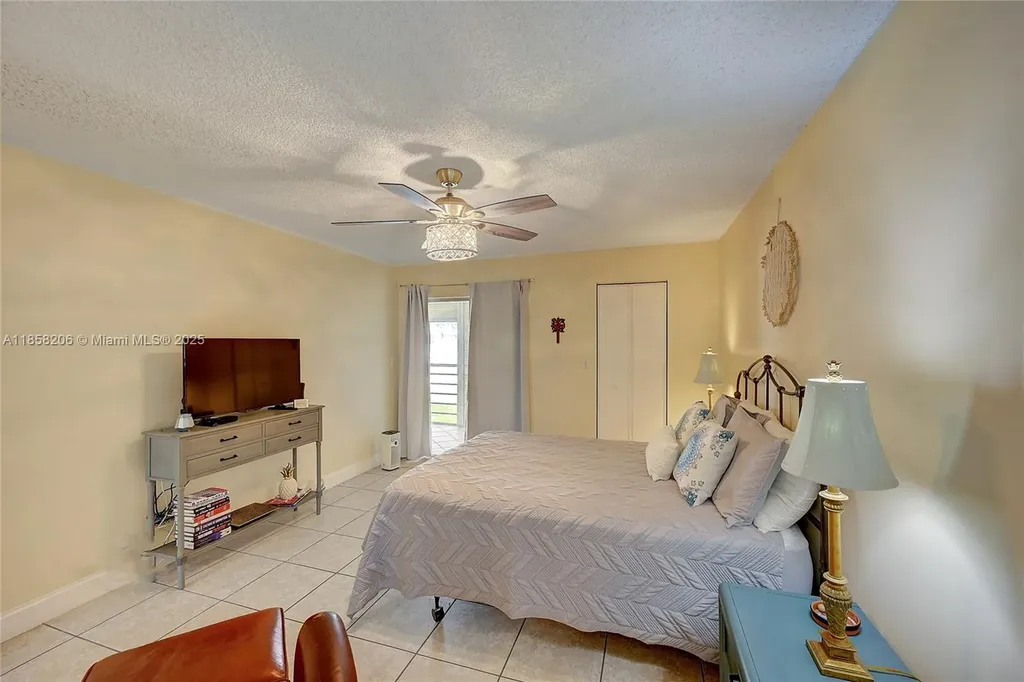 3186 Via Poinciana Lake Worth FL 33467