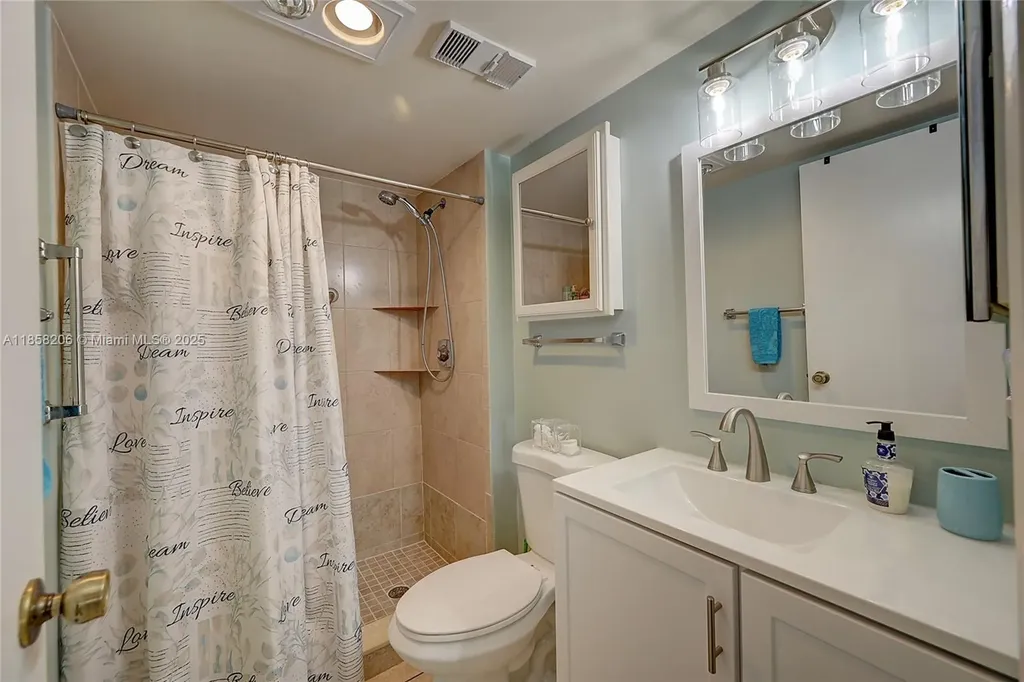 3186 Via Poinciana Lake Worth FL 33467
