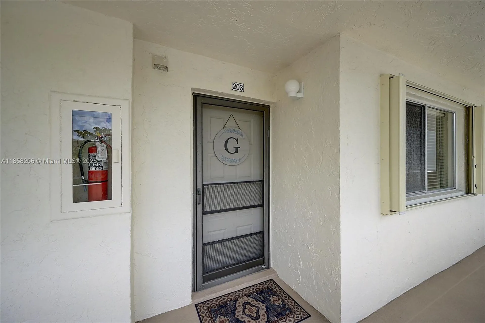 3186 Via Poinciana Lake Worth FL 33467