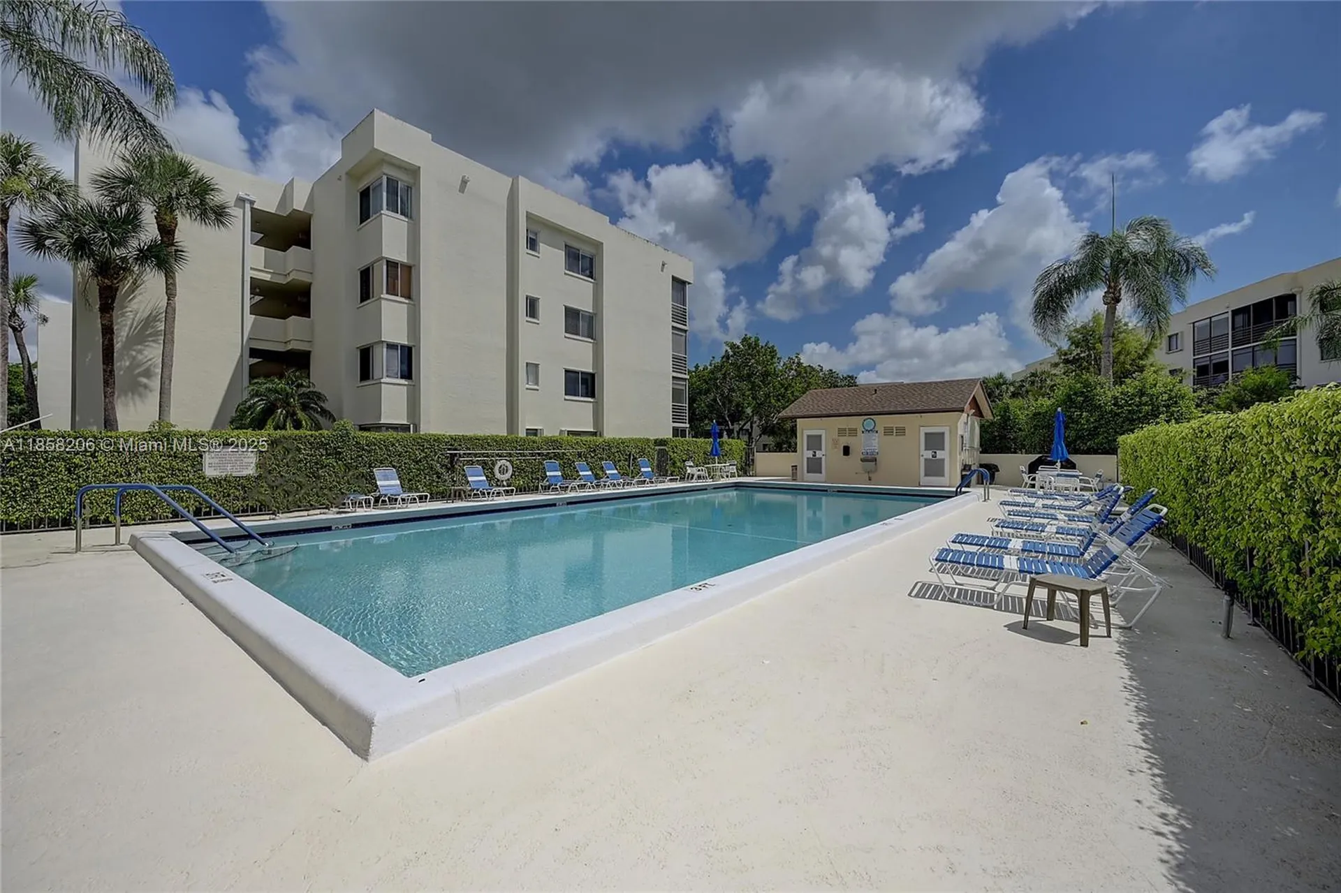 3186 Via Poinciana Lake Worth FL 33467