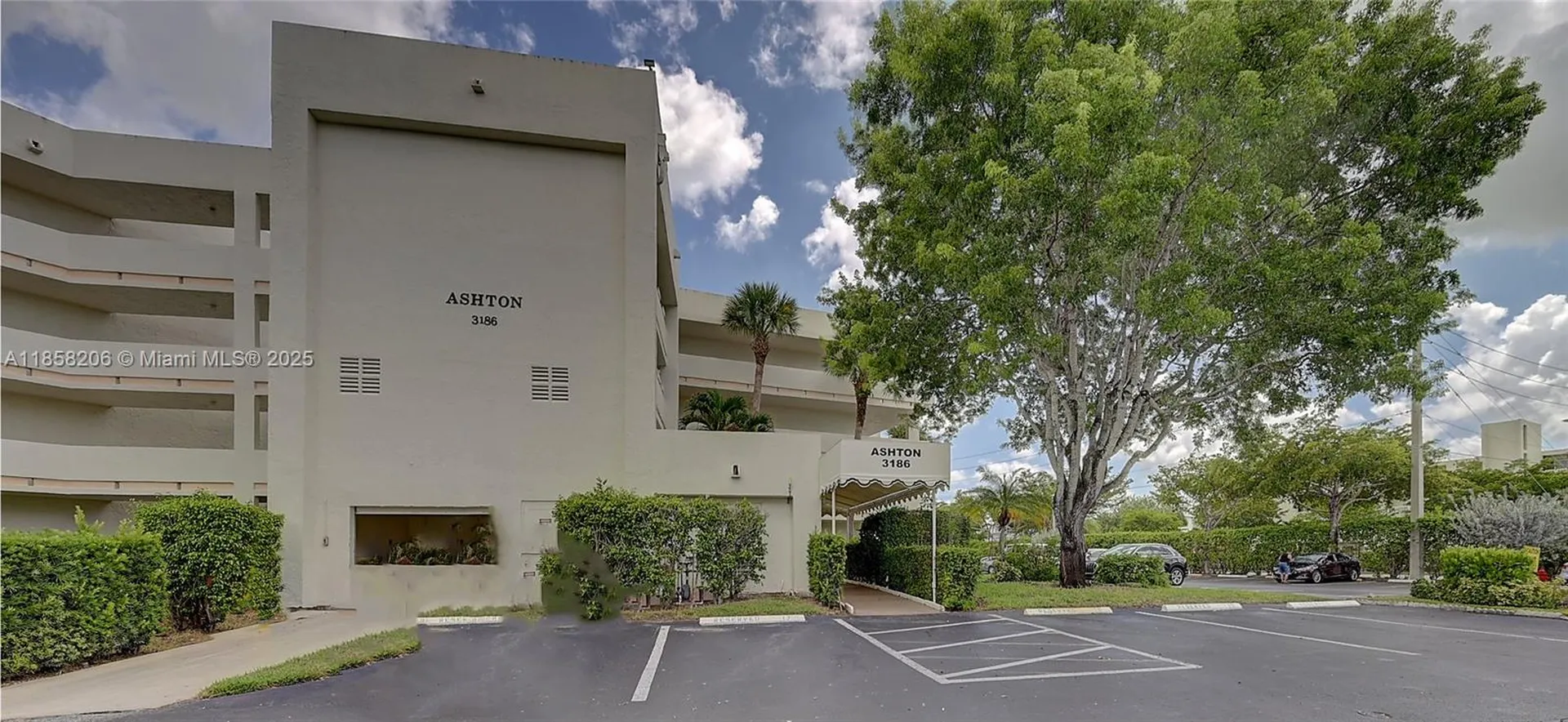 3186 Via Poinciana Lake Worth FL 33467