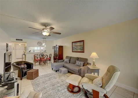 3186 Via Poinciana Lake Worth FL 33467