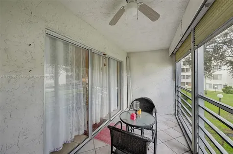 3186 Via Poinciana Lake Worth FL 33467