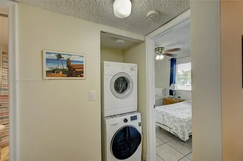 3186 Via Poinciana Lake Worth FL 33467