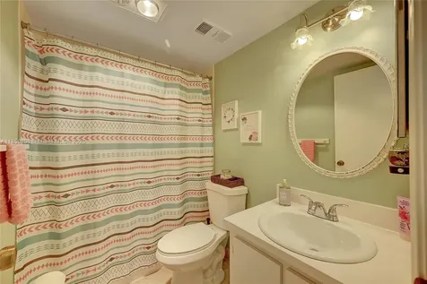 3186 Via Poinciana Lake Worth FL 33467