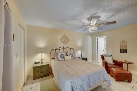 3186 Via Poinciana Lake Worth FL 33467