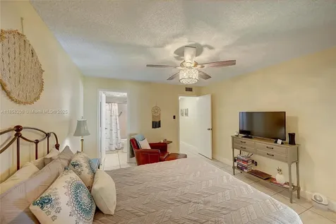 3186 Via Poinciana Lake Worth FL 33467