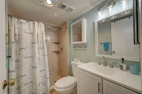 3186 Via Poinciana Lake Worth FL 33467