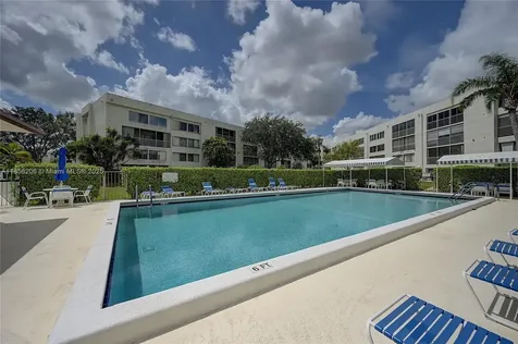 3186 Via Poinciana Lake Worth FL 33467
