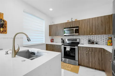 1525 SE 20th Place Homestead FL 33035
