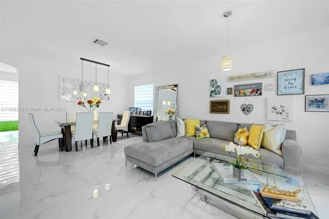 1525 SE 20th Place Homestead FL 33035