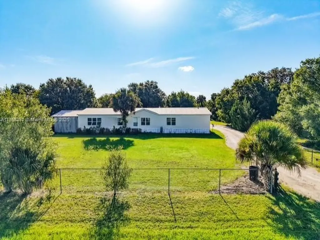 1320 Seminole Avenue Other City - In The State Of Florida FL 33935