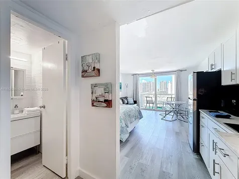 19201 Collins Avenue Sunny Isles Beach FL 33160