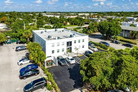 1530 Crescent Circle West Palm Beach FL 33403