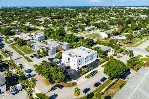1530 Crescent Circle West Palm Beach FL 33403