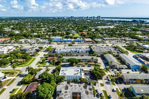 1530 Crescent Circle West Palm Beach FL 33403